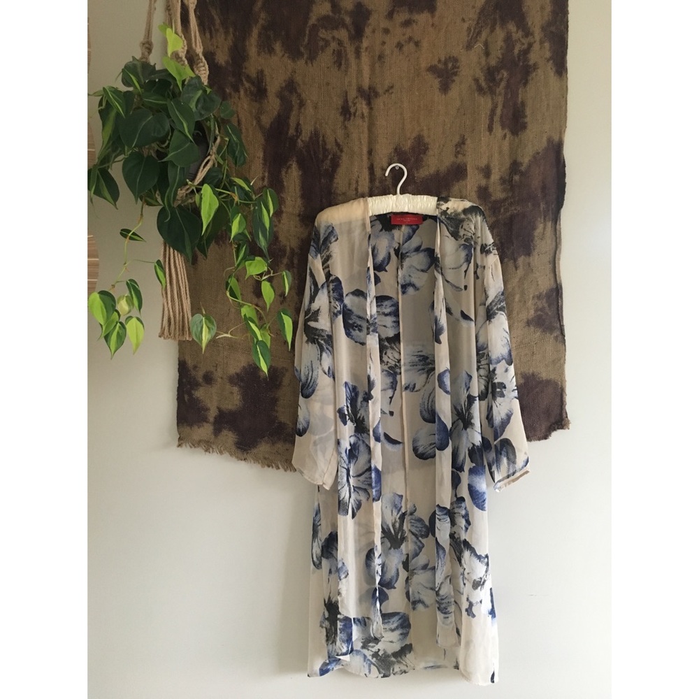 Shop Akira Floral kimono